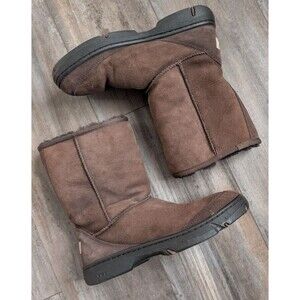 NWOB UGG Ultimate Short 5275 Original Chocolate Brown Women's Size 9